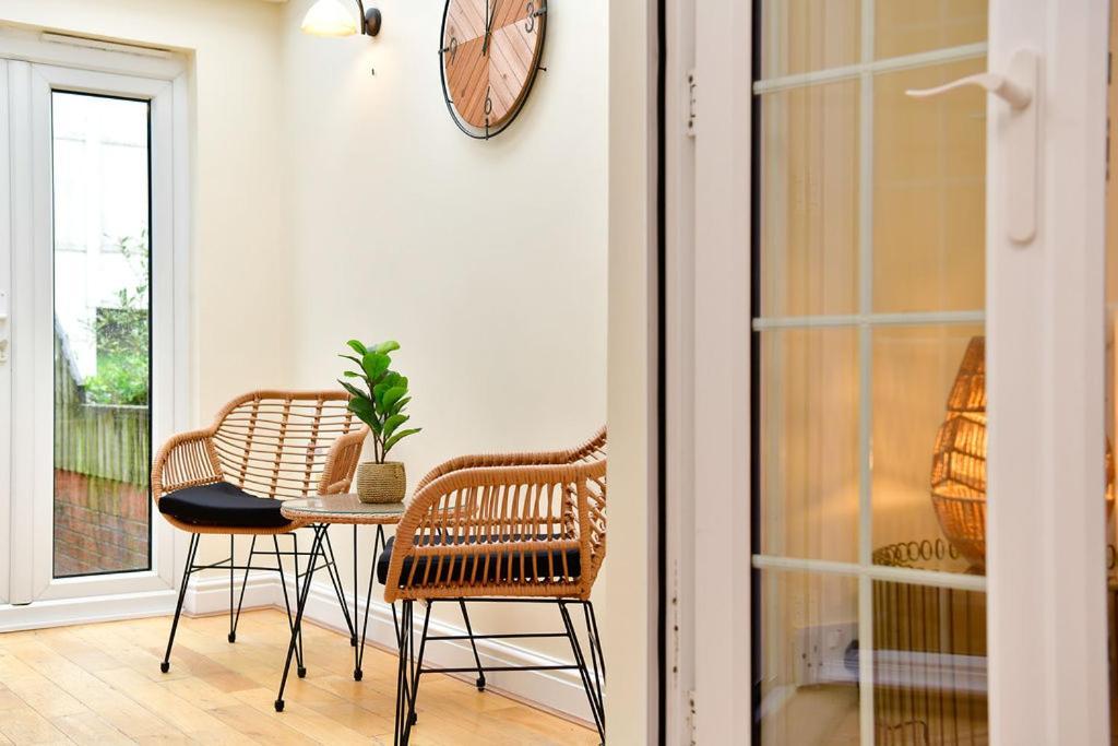 Just Stay Wales - Castle Square Cottage, Mumbles ภายนอก รูปภาพ