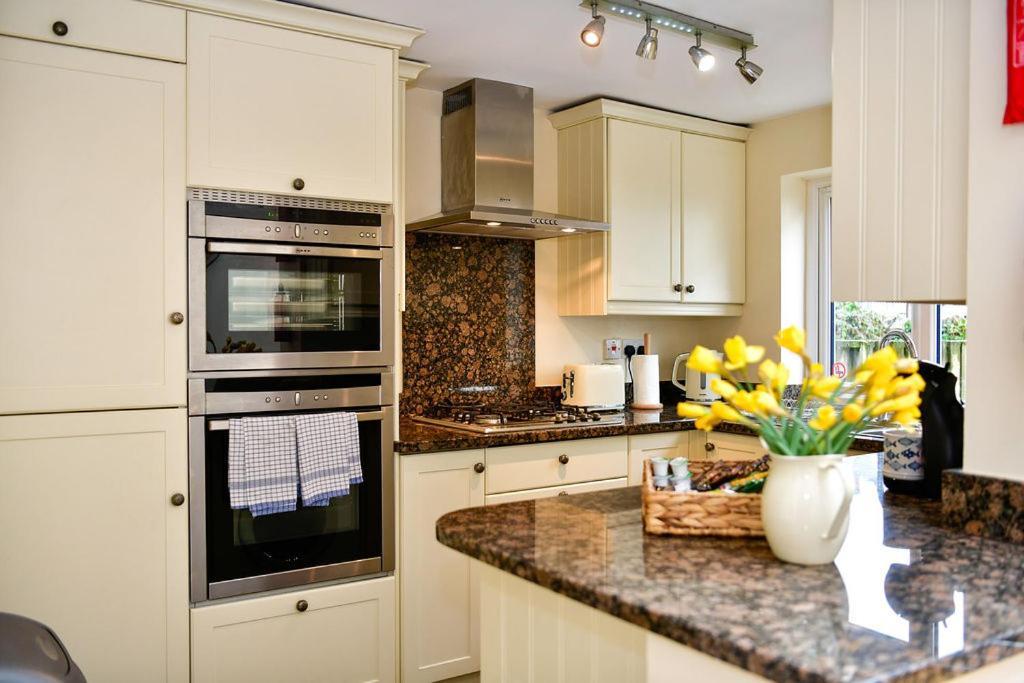 Just Stay Wales - Castle Square Cottage, Mumbles ภายนอก รูปภาพ