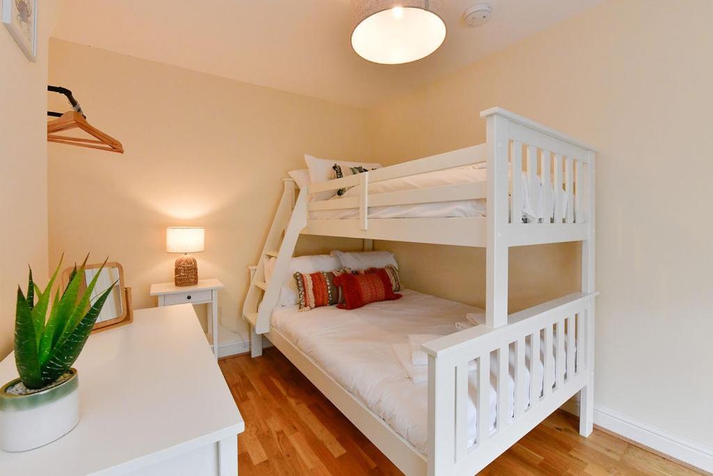 Just Stay Wales - Castle Square Cottage, Mumbles ภายนอก รูปภาพ