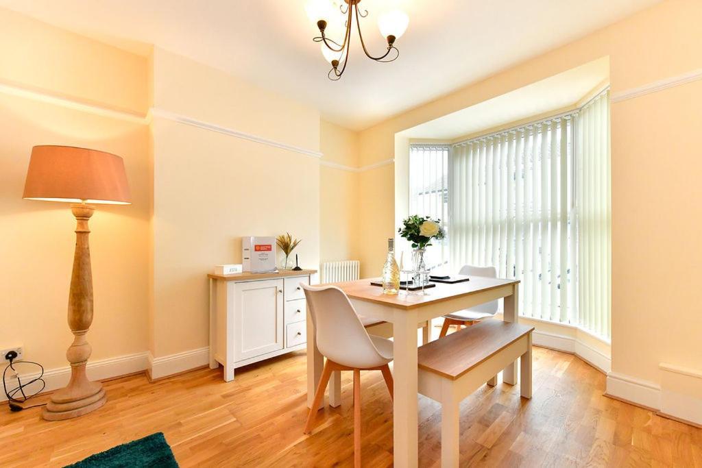 Just Stay Wales - Castle Square Cottage, Mumbles ภายนอก รูปภาพ